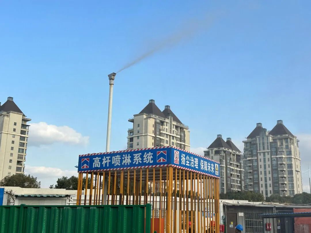 工地扬尘防治还在用雾炮?高杆喷淋更高效!